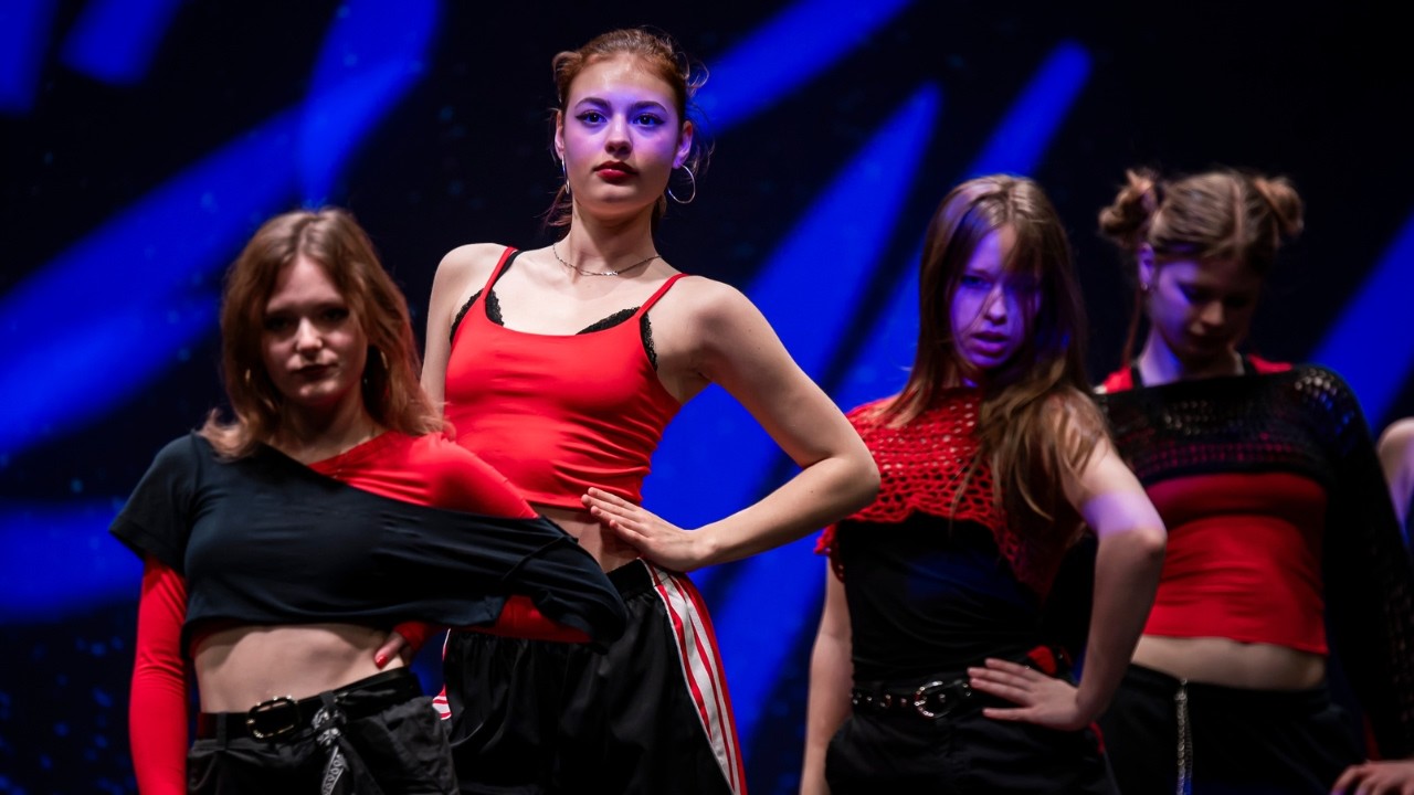 6. Lowkey crew – Like Jennie (lektorka Anna Bílková)
