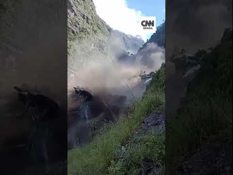 Inundações transbordam barragem hidrelétrica em construção no Nepal