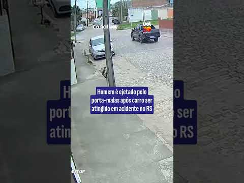 Homem é ejetado pelo porta-malas após carro ser atingido em acidente no RS; veja