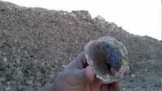HOW TO FIND GEODES!