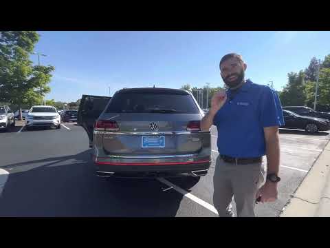 2023 Volkswagen Atlas SE with technology walk around video
