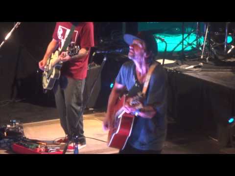Videoclip de Tchubirundu (Ao Vivo) — Armandinho