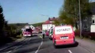 preview picture of video 'Brennt Gartenlaube bei TdoT Feuerwehr Velbert Teil 5'