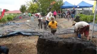 preview picture of video 'Mount Gambier Mud Fun Building the walls'