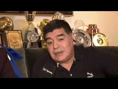 Maradona: "Dani Alves es un boludo" Maradona no tuvo pelos en la lengua al responderle a Dani Alves,