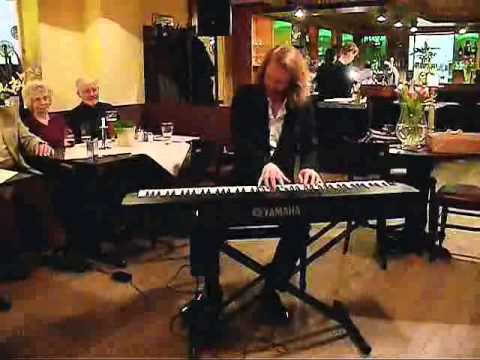 "Boogie Woogie Be With Me";  von Axel Zwingenberger.