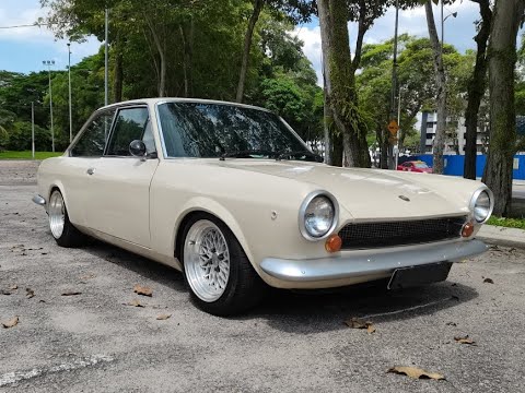 Beautiful Italian Classic Sports Car / Fiat 124 coupe