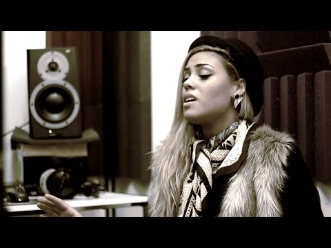 EMILY NORMANN -  DIAMONDS (Acoustic Cover Rihanna)