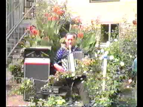 Michal D'armotsky Aj tam hore, Dedinka v udoli