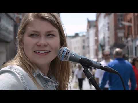 Vicka is back with a Wonderful Performance of her original song "Passageiro" (Passenger).