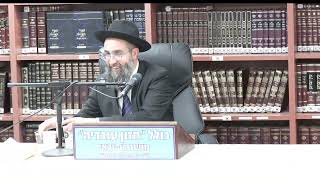 הרב אלמוג לוי:  הלכות פורים - מקרא מגילה .משלוח מנות . מתנות לאביונים . (כולל חזון עובדיה) - התמונה מוצגת ישירות מתוך אתר האינטרנט יוטיוב. זכויות היוצרים בתמונה שייכות ליוצרה. קישור קרדיט למקור התוכן נמצא בתוך דף הסרטון