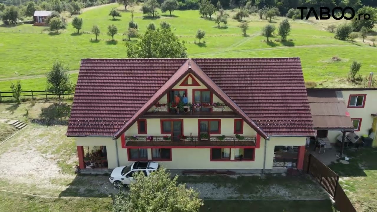EXCLUSIVITATE! Pensiune 9 camere 615 mpu 3600 mp teren in Fantanele - Video