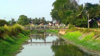 preview picture of video 'Loas: Vientiane - a walk along the canals'