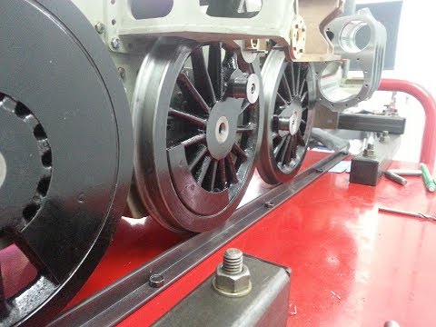 Steam Locomotive 9F Build Part 35 - Fitting cylinders to chassis