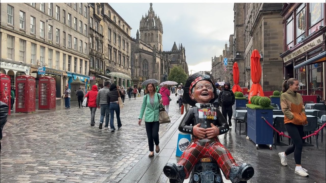 Edinburgh Castle Scotland 🏴󠁧󠁢󠁳󠁣󠁴󠁿 | Edinburgh Street Walk .🚶‍♂️