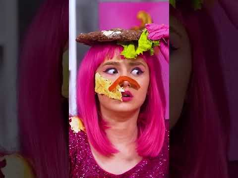 GIANT BURGERS! 🍔 PINK FOOD VS BLACK FOOD CHALLENGE BY RATATA SHORTS #Shorts