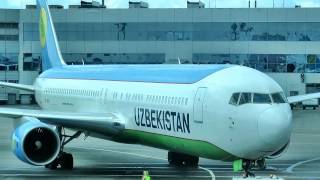preview picture of video 'Uzbekistan Airways Boeing 767-300 ER. Pushback at Moscow Domodedovo Airport VP-BUF.'