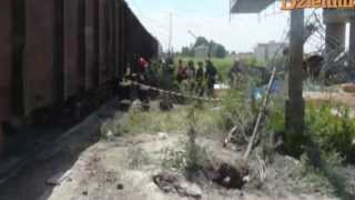 preview picture of video 'Wypadek w Marzeninie. Ciężarówką wjechał pod pociąg - 2.07.2013'