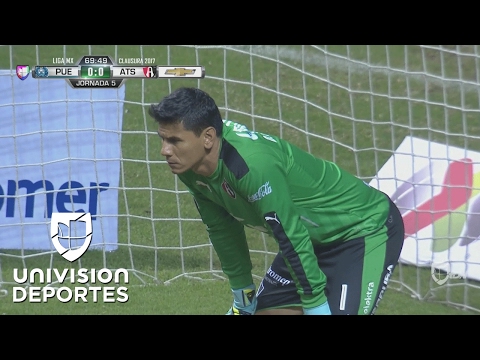 Oscar Ustari spectacularly saves a penalty from Pedro Canelo.