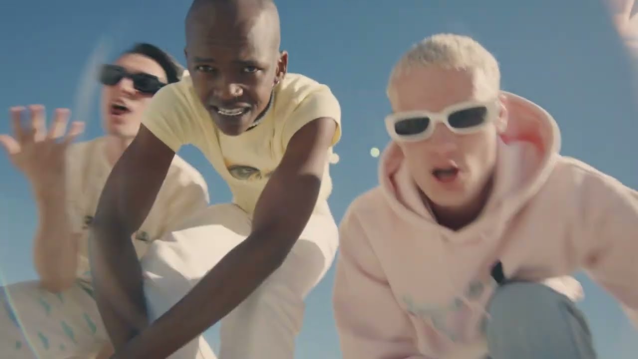 INTERNET GIRL music video