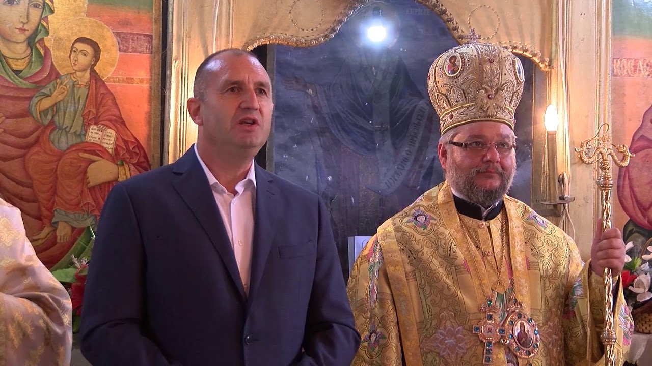 На Архангеловден президентът Румен Радев посети родното си село Славяново