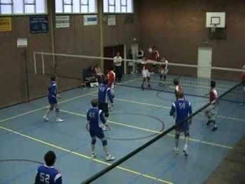 Stukje wedstrijd Revoc H1 - Smash'68 H5