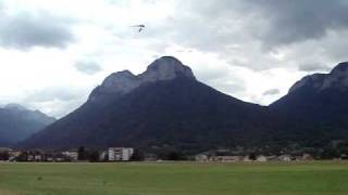 preview picture of video 'Hang glider landing Doussard'