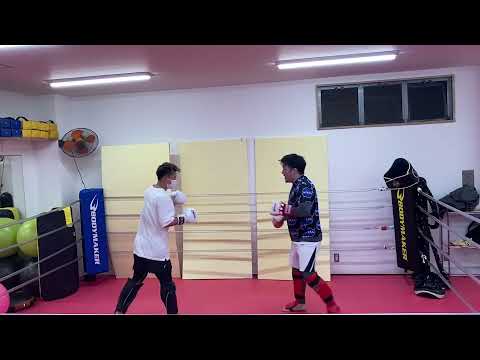 【格闘技】現役選手と軽くスパーリングしてみた
