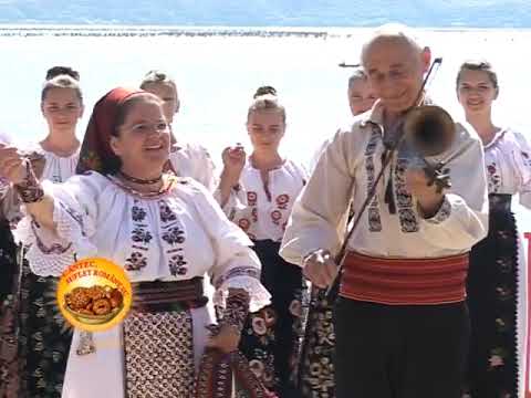 Bebe Dragomir si Maria Garas   Langa Dunare in munti