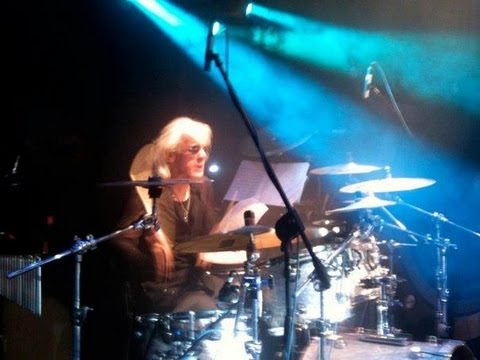 BlueGirl Beer "Man's Icon" Concert 2013 Special Guest "亞洲鼓王 Don Ashley" Song: Y Y Z