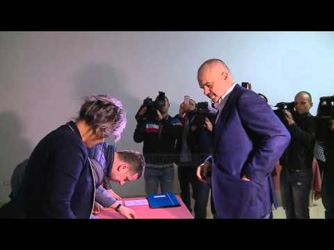 Referendumi i PS, voton Edi Rama - Top Channel Albania - News - Lajme