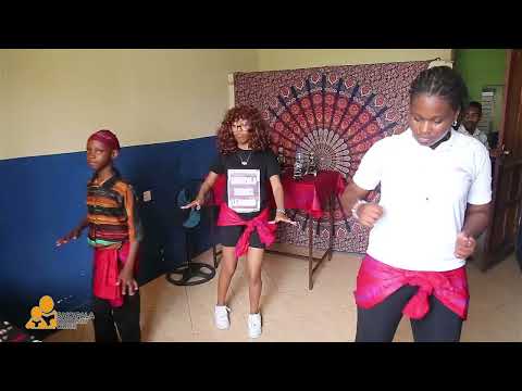 Ona Mauno // High Schoolers from Kenya, USA, Tanzania danced during Service Learning at Sakapala