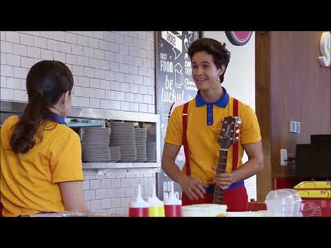 Soy Luna - Simón canta "Valiente" en el trabajo y la generala lo amenaza