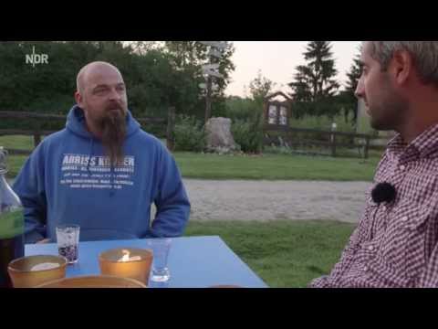 Abdollahi erlebte Überraschung im Nazidorf Jamel (07.10.2015 Zapp)