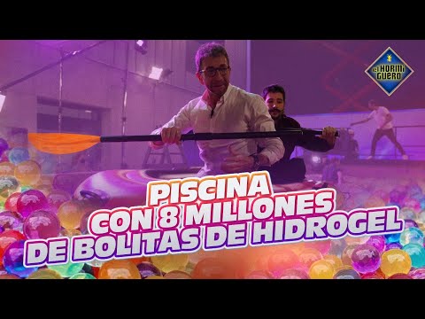 Sustituimos el agua de una piscina por 8 millones de bolitas de hidrogel - Ciencia - El Hormiguero
