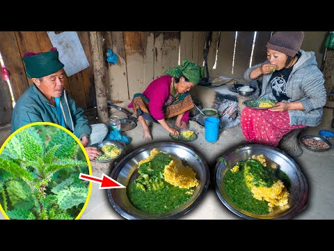 Green Nettles curry with Corn Rice eating in Village || Sisnu Theplo || Nepali Traditional food