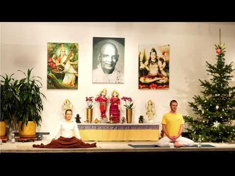 Ankommenstunde mit Adrian - Yoga Vidya Live - 16:30 Uhr 05.12.2021