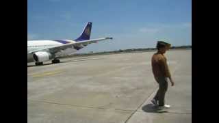 preview picture of video 'Udon Thani airport NOKAIR & THAI Airways International  ウドンタニ空港'