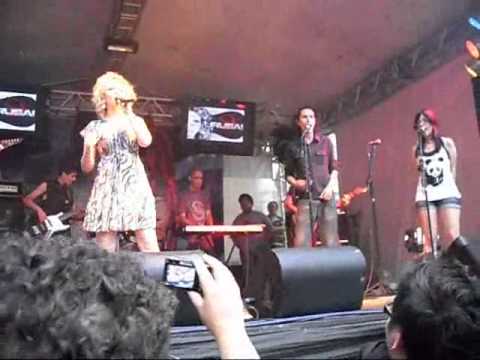 Banda Urusai & Larissa Tassi - Cavaleiros do Zodiaco