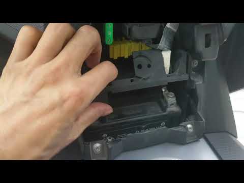 Check the battery in BMW C400X GT