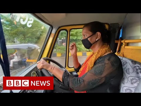スクールバスで患者を搬送する女性 - BBCニュース (The woman who ferries patients in a school bus - BBC News)