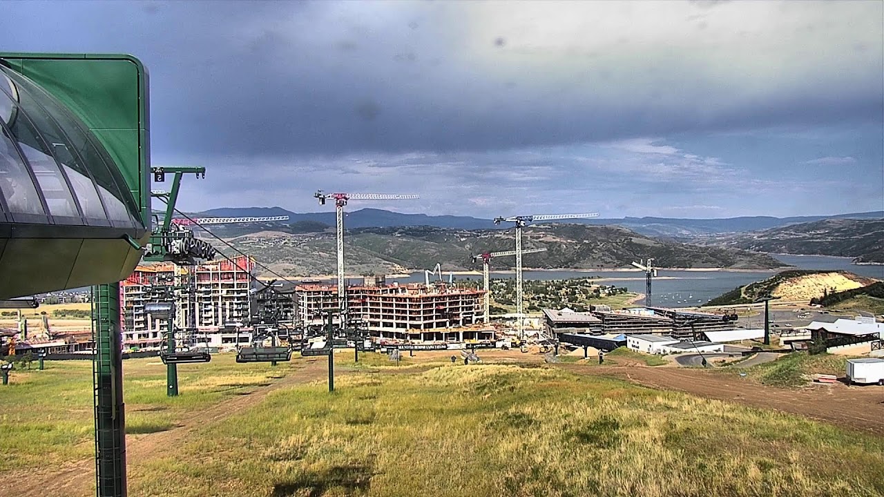 Live webcam view of Hoodoo Express Chairlift View