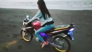Download lagu model cantik naik vijar mp3