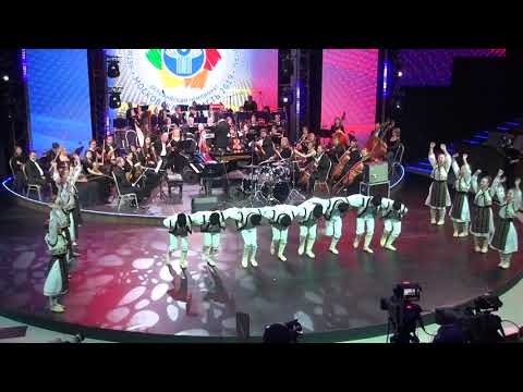 Stramoseasca "Hora ca la sud" conducător artistic Andrei Baciu