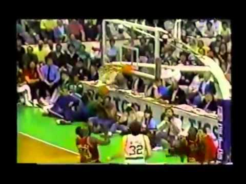 Larry Bird schools Michael Jordan