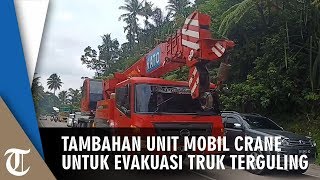 Dua Unit Mobil Crane Dikerahkan karena Sulitnya Evakuasi Korban Terjepit Truk