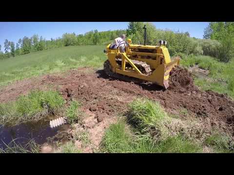 Caterpillar D2 #5U7066 Bulldozing Dirt - Repairing Road