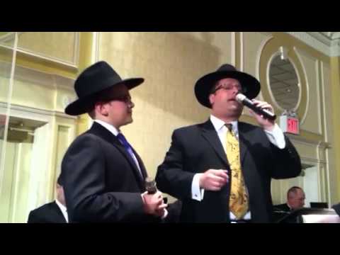 Shlomie & Dovid Dachs sing I'm Eshkochaich