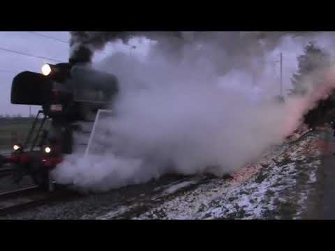 Rosnička 464.202 směřuje do Prostějova. Odjezd z Blatce.