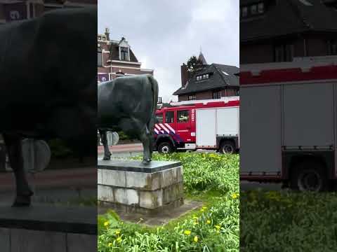 Vrijwillige brandweer Stiens TS 02-5231 met spoed naar grote brand in Leeuwarden